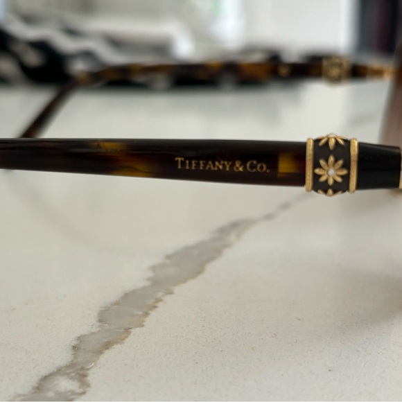 Tiffany aviators sunglasses pre owned. Rose Gold trim. Check them out main image 5